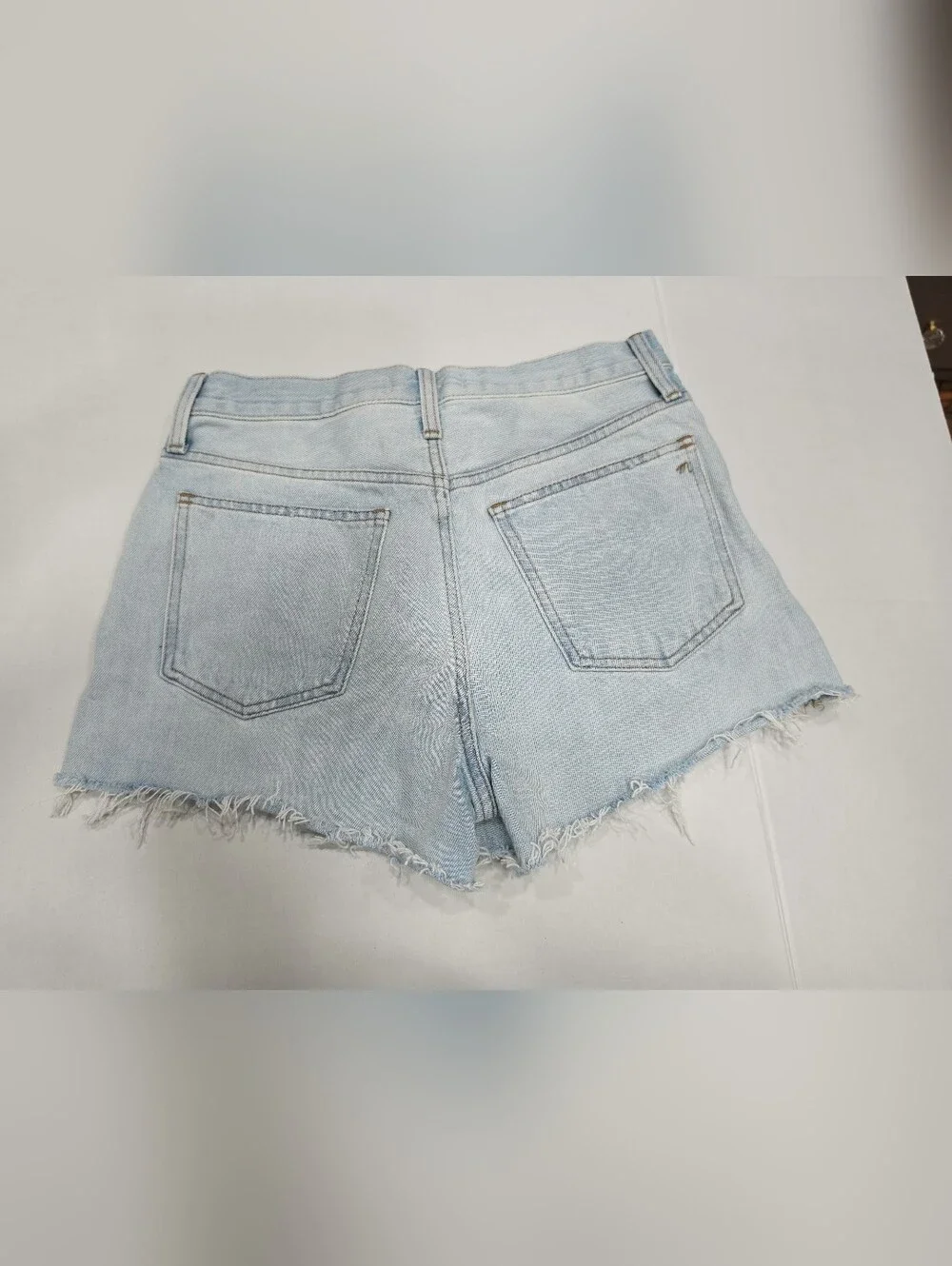 Madewell Essen Wash Relaxed Denim Shorts Light Wash Raw Hem Size 25 DM5801